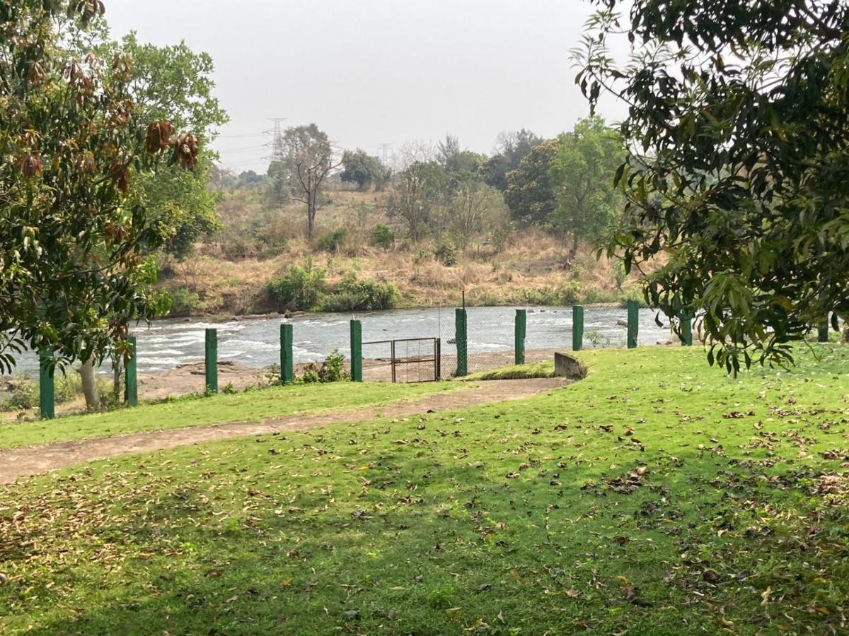 U Rivergate Karjat Exteriér fotografie