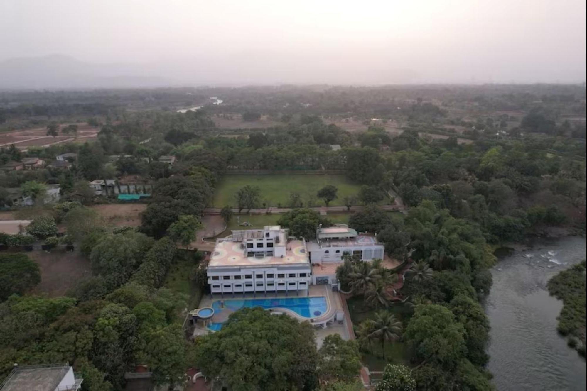 U Rivergate Karjat Exteriér fotografie